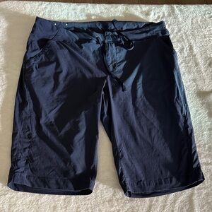 Columbia Navy Bermuda Shorts